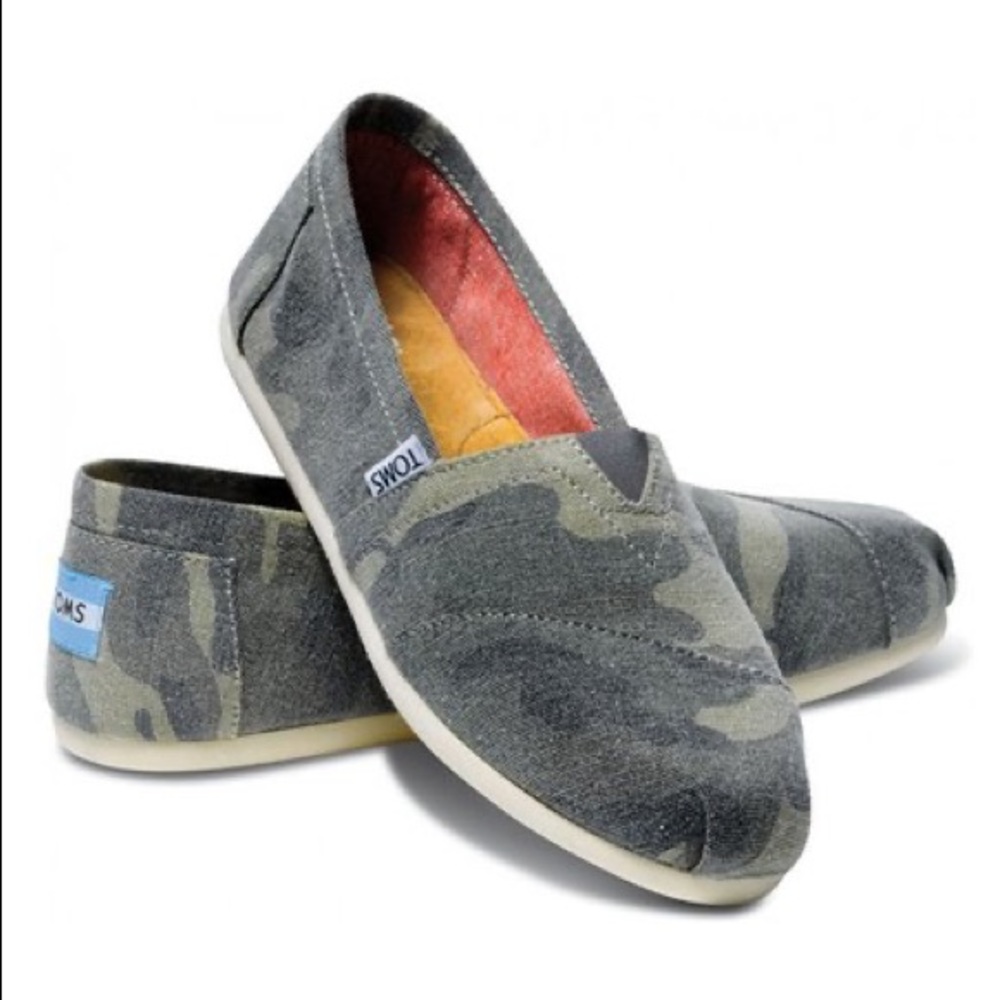 NEW IN BOX TOMS CAMOUFLAGE OLIVE GREEN WOMENS 7